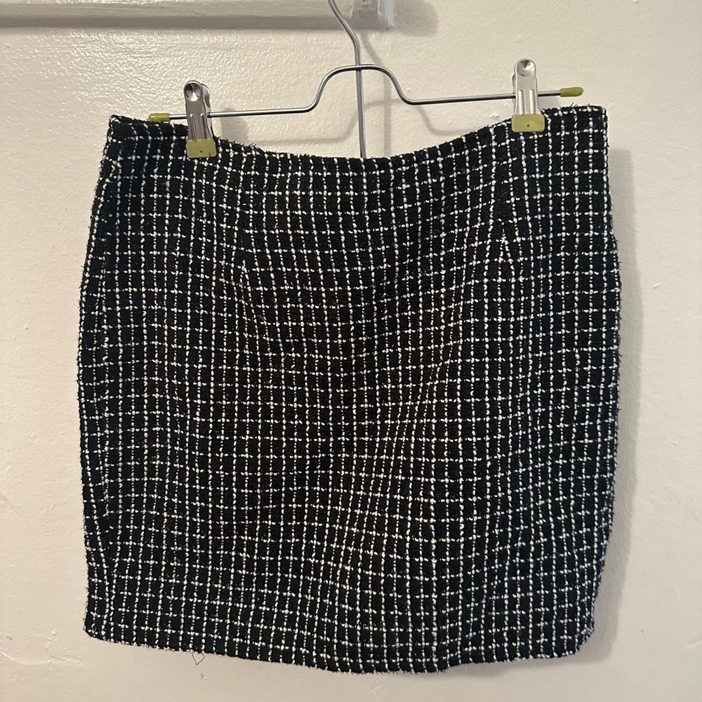 Black and white skirt, size large for women